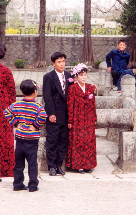 korean68: Democratic People's Republic of Korea - DPRK / Kaesong: marriage (photo by M.Torres) - (c) Travel-Images.com - Stock Photography agency - Image Bank