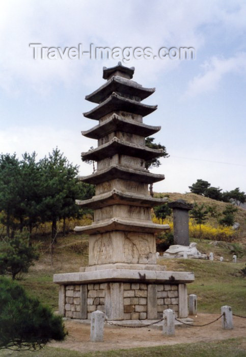 korean71: Democratic People's Republic of Korea - DPRK / Kaesong: museum - stylized pagoda (photo by M.Torres) - (c) Travel-Images.com - Stock Photography agency - Image Bank
