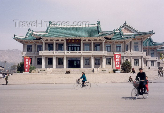 korean75: Democratic People's Republic of Korea - DPRK / Kaesong: the state in the old capital of Koryo (photo by M.Torres) - (c) Travel-Images.com - Stock Photography agency - Image Bank