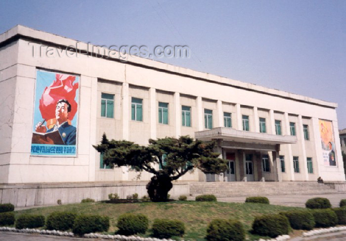 korean78: Democratic People's Republic of Korea - DPRK / Kaesong: school (photo by M.Torres) - (c) Travel-Images.com - Stock Photography agency - Image Bank