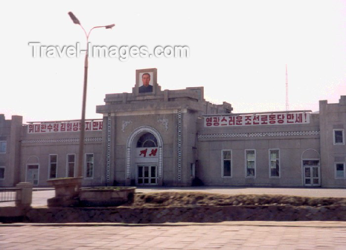 korean79: Democratic People's Republic of Korea - DPRK / Kaesong: train station (photo by M.Torres) - (c) Travel-Images.com - Stock Photography agency - Image Bank