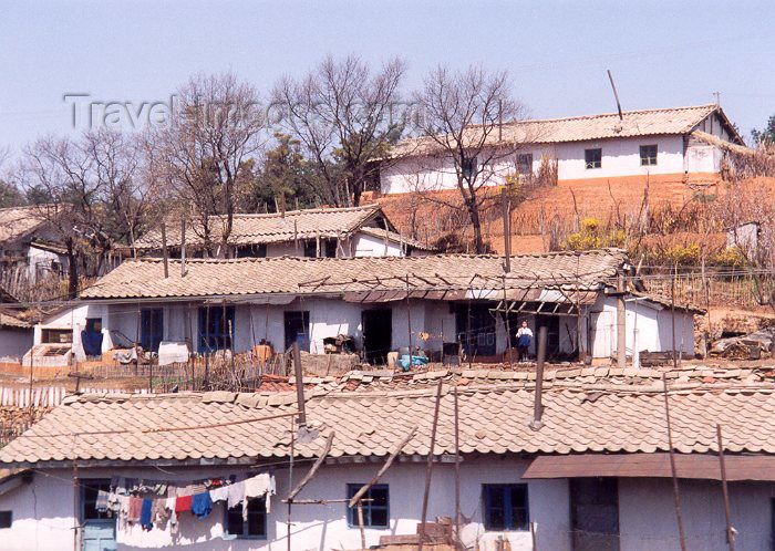 korean92: North Korea / DPRK - Country side dwellings (photo by Miguel Torres) - (c) Travel-Images.com - Stock Photography agency - Image Bank