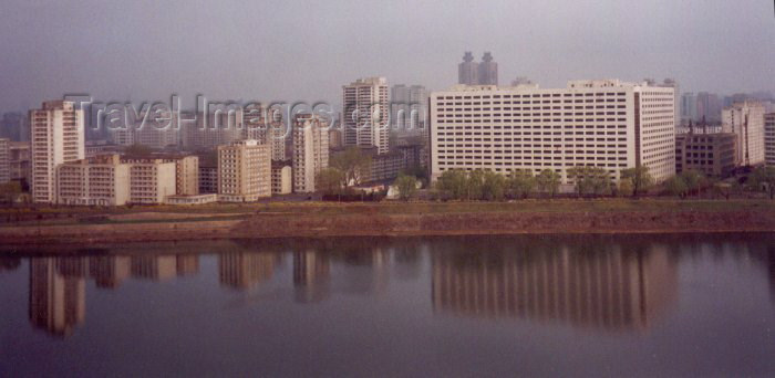 korean94: North Korea / DPRK - Pyongyang: Pyongyang Hotel (photo by M.Torres) - (c) Travel-Images.com - Stock Photography agency - Image Bank