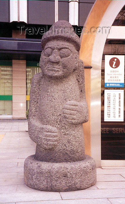 koreas18: Asia - South Korea - Seoul: sad face -  -  Stone Grandfather  fertility statue - Tol-Harubang from Jeju island / Cheju island - photo by M.Torres - (c) Travel-Images.com - Stock Photography agency - Image Bank