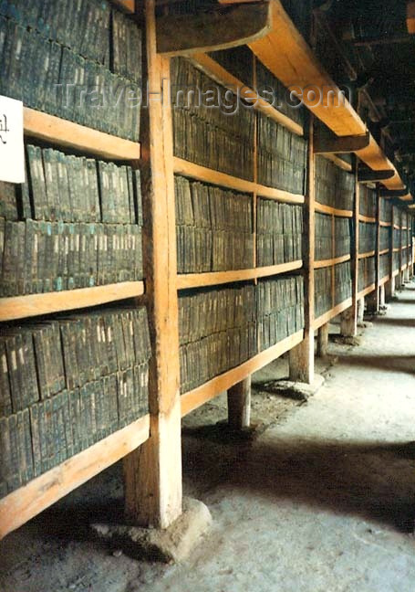 koreas29: Asia - South Korea - HGaya Mountain, Gyeongsang province: Haeinsa Temple - Tripotaka Koreana - 80,000 wood blocks of Buddhist Text - Unesco world heritage site - photo by G.Frysinger - (c) Travel-Images.com - Stock Photography agency - Image Bank