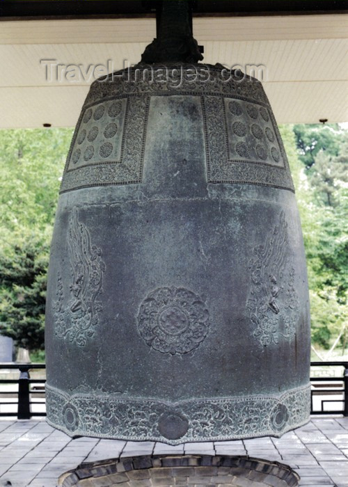 koreas38: Asia - South Korea - Kyeong ju / Kyeong ju / Kyongju, Kyeongbuk Province: giant Korean bell - photo by S.Lapides - (c) Travel-Images.com - Stock Photography agency - Image Bank