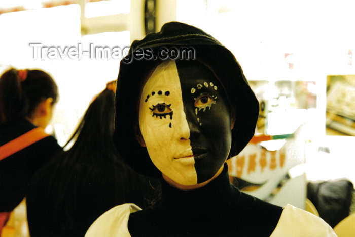 koreas48: Asia - South Korea - Halloween - divided girl - black and white face - photo by S.Lapides - (c) Travel-Images.com - Stock Photography agency - Image Bank