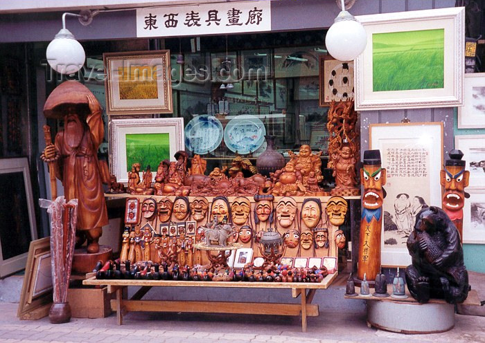 koreas5: Asia - South Korea - Seoul: Korean masks - shop in Insadong - photo by M.Torres - (c) Travel-Images.com - Stock Photography agency - Image Bank