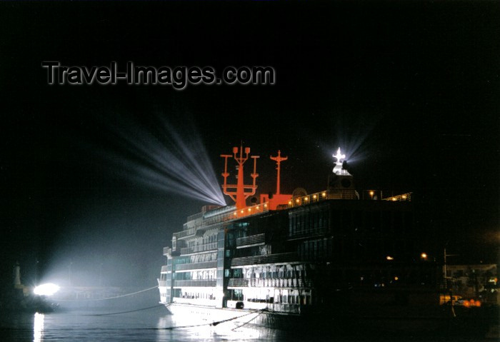 koreas51: Asia - South Korea - Busan / Pusan: hotel ship at night - photo by S.Lapides - (c) Travel-Images.com - Stock Photography agency - Image Bank