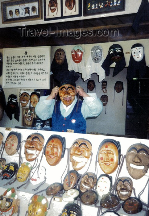 koreas56: Asia - South Korea - attendant at mask shop - photo by S.Lapides - (c) Travel-Images.com - Stock Photography agency - Image Bank