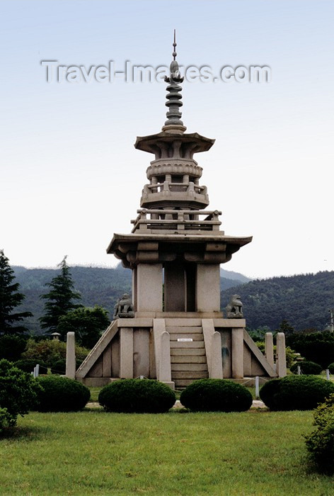 koreas59: Asia - South Korea - Kyeong ju / Kyeong ju (Kyeongbuk Province): pagoda - photo by S.Lapides - (c) Travel-Images.com - Stock Photography agency - Image Bank
