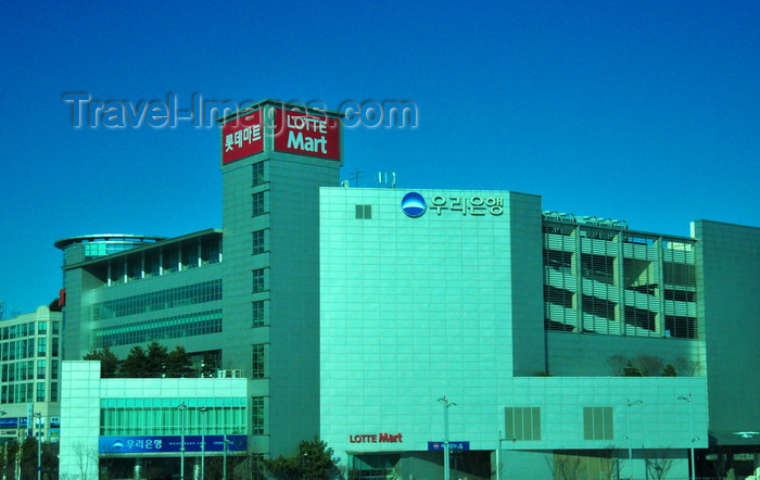 koreas88: Incheon, South Korea: Lotte Mart shop - Yeongjong Island - photo by M.Torres - (c) Travel-Images.com - Stock Photography agency - Image Bank