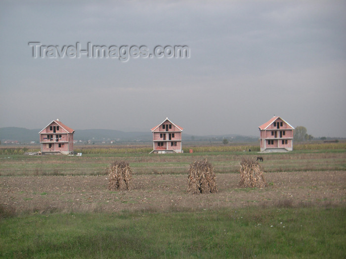 kosovo16: Kosovo: three little houses - photo by A.Kilroy - (c) Travel-Images.com - Stock Photography agency - Image Bank