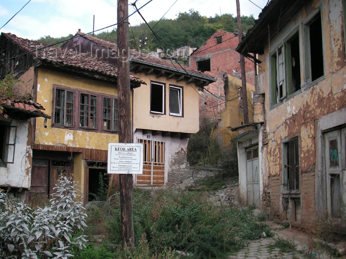 kosovo17: Kosovo: ghost of a Serbian quarter - photo by A.Kilroy - (c) Travel-Images.com - Stock Photography agency - Image Bank