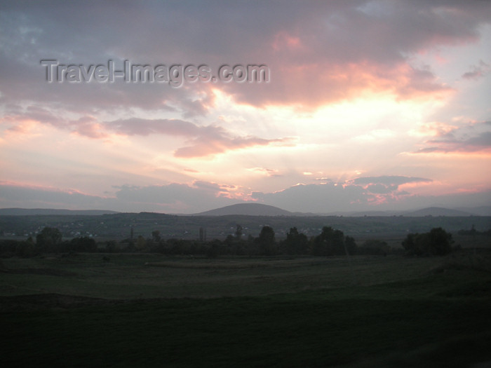 kosovo26: Kosovo: landscape - photo by A.Kilroy - (c) Travel-Images.com - Stock Photography agency - Image Bank