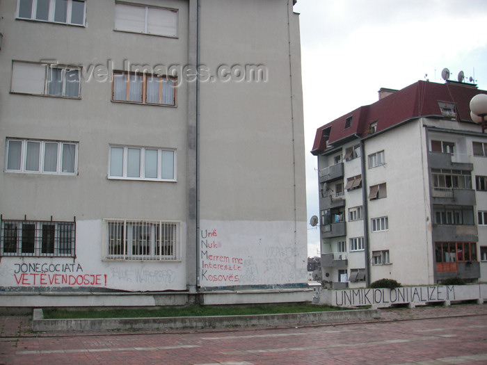 kosovo31: Kosovo - Pristina: residential area - grafitti - photo by A.Kilroy - (c) Travel-Images.com - Stock Photography agency - Image Bank