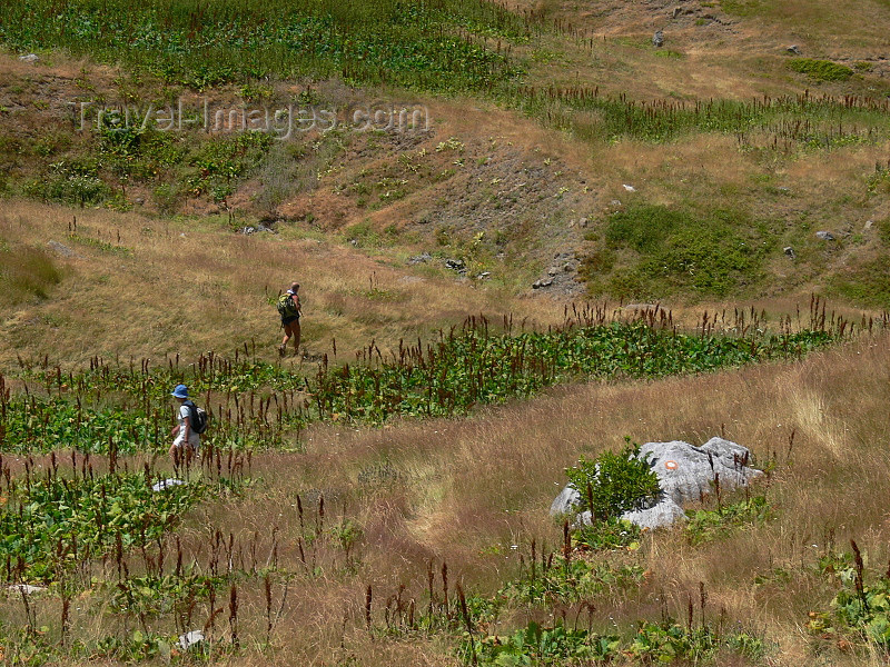 kosovo46: Kosovo - Prokletije mountains / Alpet Shqiptare - Prizren district: hikers in the nature park - Dinaric Alps - photo by J.Kaman - (c) Travel-Images.com - Stock Photography agency - Image Bank