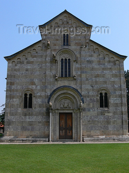 kosovo65: Kosovo - Visoki Decani - Pec district: Visoki Decani Serbian Orthodox Monastery - established by King Stefan Decanski - cathedral façade - UNESCO World Heritage - photo by J.Kaman - (c) Travel-Images.com - Stock Photography agency - Image Bank