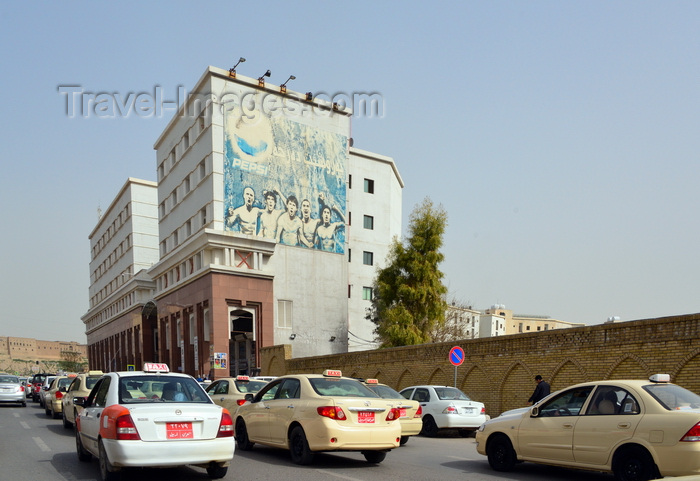 kurdistan114: Erbil / Hewler / Arbil / Irbil; Kurdistan; Iraq: taxis on Kirkuk avenue, in front of Nishtiman Mall with Erbil citadel in the background - Intersection of Kirkuk avenue and Al-Sheikh Julie street at Shar Park - photo by M.Torres - (c) Travel-Images.com - Stock Photography agency - Image Bank