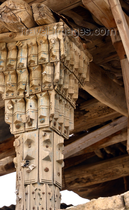 kurdistan28: Erbil / Hewler, Kurdistan, Iraq: ruined house in Erbil Citadel - detail of an ornate wooden capital - Qelay Hewlêr - UNESCO world heritage site - photo by M.Torres - (c) Travel-Images.com - Stock Photography agency - Image Bank