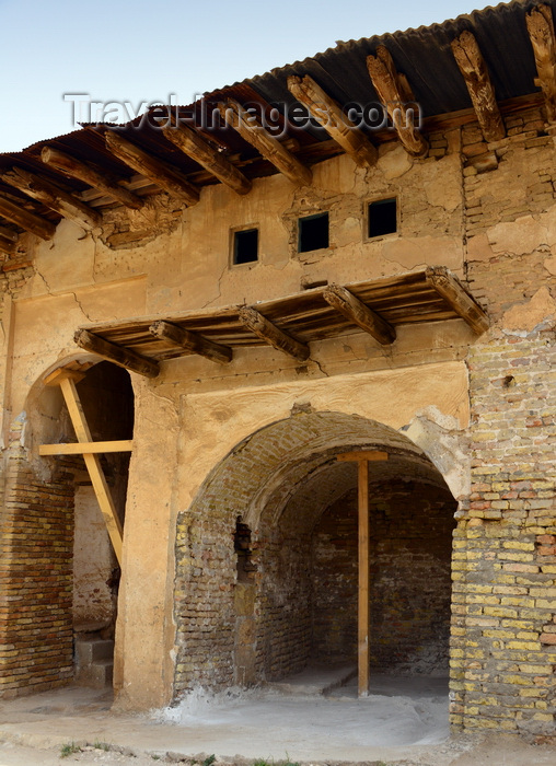 kurdistan29: Erbil / Hewler, Kurdistan, Iraq: Erbil Citadel - old building with temporary structural support - Qelay Hewlêr - UNESCO world heritage site - photo by M.Torres - (c) Travel-Images.com - Stock Photography agency - Image Bank