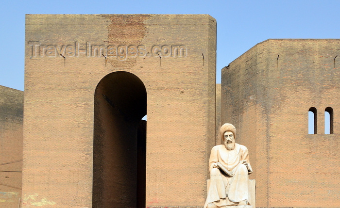 kurdistan37: Erbil / Hewler / Arbil / Irbil, Kurdistan, Iraq: entrance to Erbil Citadel -  main gate with the statue of the historian Ibn Al-Mustawfi aka Mubarak Ben Ahmed Sharaf-Aldin (14th century) - minister of Erbil in the era of Sultan Muzafardin - Qelay Hewlêr - UNESCO world heritage site - photo by M.Torres - (c) Travel-Images.com - Stock Photography agency - Image Bank