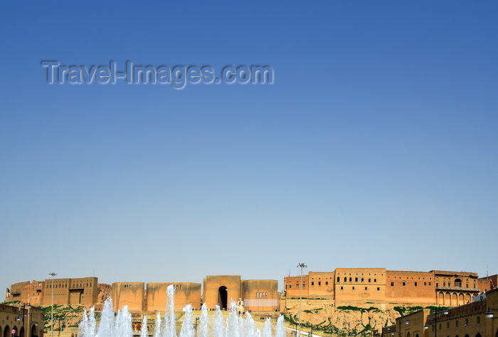 kurdistan4: Erbil / Hewler / Arbil / Irbil, Kurdistan, Iraq: Erbil Citadel and fountains seen from Shar Park - Qelay Hewlêr - UNESCO world heritage site - photo by M.Torres - (c) Travel-Images.com - Stock Photography agency - Image Bank