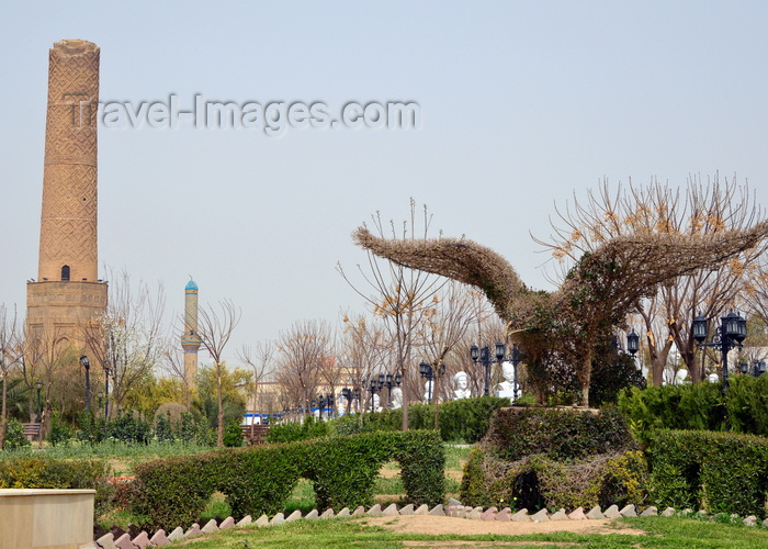 kurdistan53: Erbil / Hewler / Arbil / Irbil, Kurdistan, Iraq: Minare Park - Mudhafaria Minaret and a topiary living sculpture of an eagle - photo by M.Torres - (c) Travel-Images.com - Stock Photography agency - Image Bank