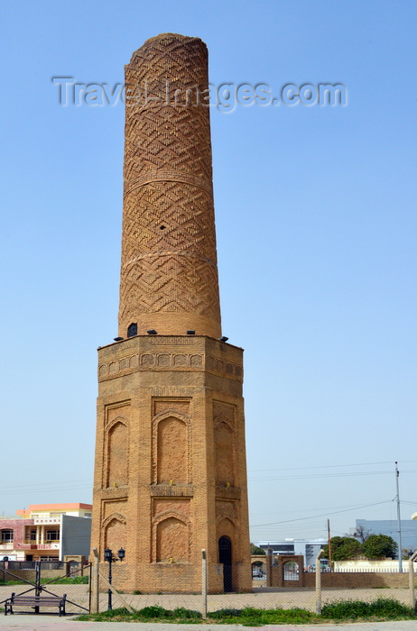 kurdistan54: Erbil / Hewler / Arbil / Irbil, Kurdistan, Iraq: Mudhafaria Minaret - 13th century brick masonry structure. with an octagonal base and a tall cylindrical shaft - hazarbaf brickwork - photo by M.Torres - (c) Travel-Images.com - Stock Photography agency - Image Bank