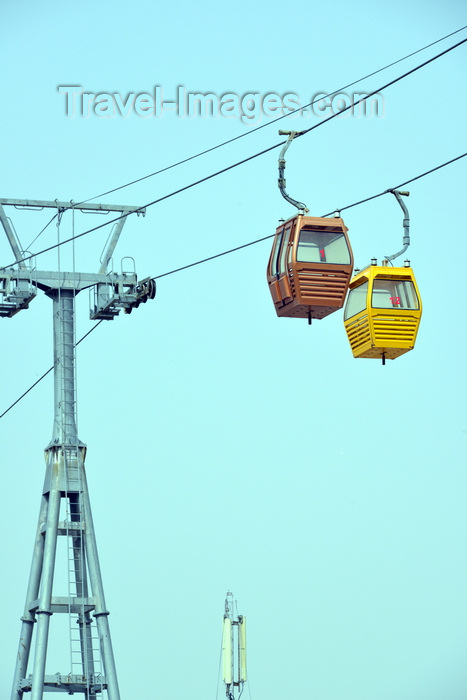 kurdistan61: Erbil / Hewler, Kurdistan, Iraq: Shanadar Park - cable car, the Erbil Teleferique - tower and two cabins against blue sky - photo by M.Torres - (c) Travel-Images.com - Stock Photography agency - Image Bank