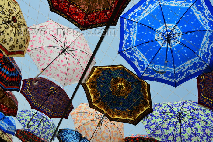 kurdistan62: Erbil / Hewler, Kurdistan, Iraq: Shanadar Park - ceiling of umbrellas used to provide shade above a path, a ceiling of colour inspired in the Portuguese town of Agueda - photo by M.Torres - (c) Travel-Images.com - Stock Photography agency - Image Bank