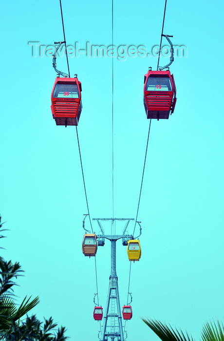 kurdistan64: Erbil / Hewler, Kurdistan, Iraq: Shanadar Park - cable car seen from below, the Erbil Teleferique - photo by M.Torres - (c) Travel-Images.com - Stock Photography agency - Image Bank