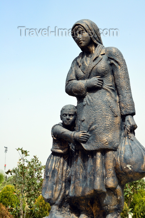 kurdistan69: Erbil / Hewler, Kurdistan, Iraq: Shanadar Park - sculpture of refugees, mother and daughter - photo by M.Torres - (c) Travel-Images.com - Stock Photography agency - Image Bank