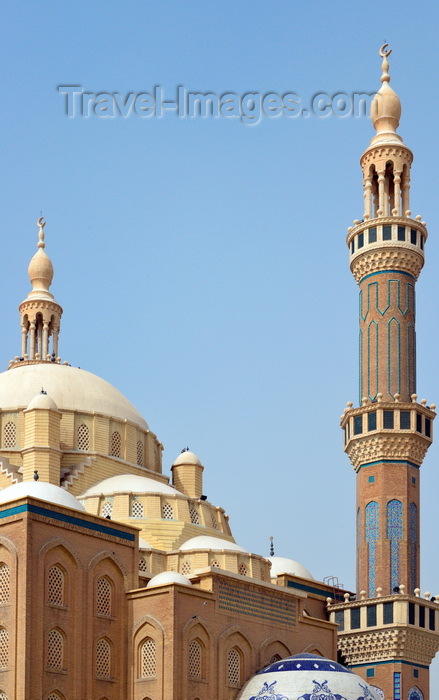kurdistan73: Erbil / Hewler / Arbil / Irbil, Kurdistan, Iraq: domes and minarets of Jalil Khayat mosque, the city's largest mosque - photo by M.Torres - (c) Travel-Images.com - Stock Photography agency - Image Bank