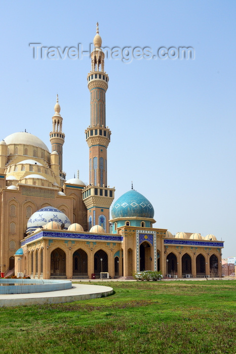 kurdistan78: Erbil / Hewler / Arbil / Irbil, Kurdistan, Iraq: Jalil Khayat mosque, the city's largest mosque - Islamic architecture inspired in Constantinople's Hagia Sophia cathedral, like Ottoman mosques - photo by M.Torres - (c) Travel-Images.com - Stock Photography agency - Image Bank