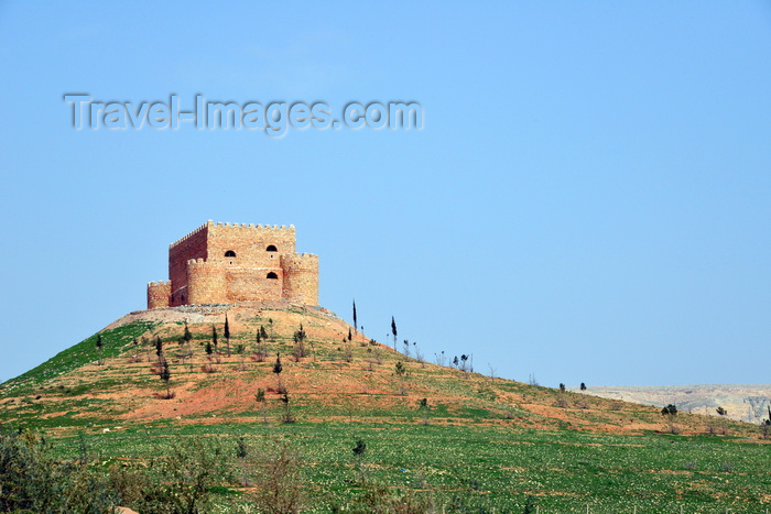 kurdistan87: Erbil / Hewler / Arbil / Irbil, Kurdistan, Iraq: Khanzad Castle - medieval fortress on the northern road out of Erbil to Shaqlawa, built in the Soran Period, an early 16th century a Kurdish emirate - designed with a squat turret on each of its four corners - photo by M.Torres - (c) Travel-Images.com - Stock Photography agency - Image Bank