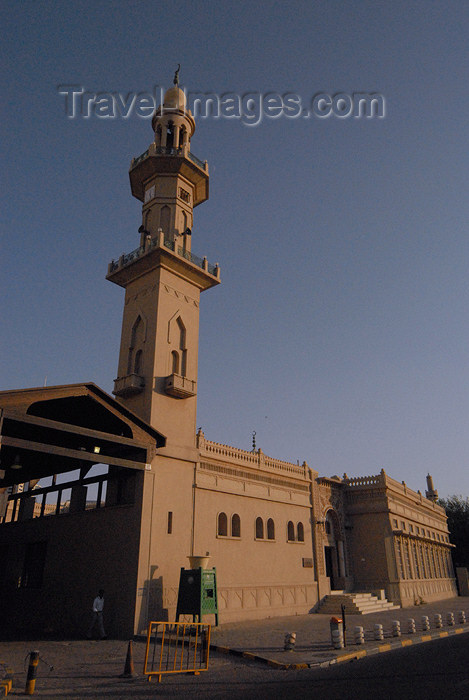 kuwait11: Kuwait city: Mosque on Abdullah Al-Ahmad Street - photo by M.Torres - (c) Travel-Images.com - Stock Photography agency - the Global Image Bank