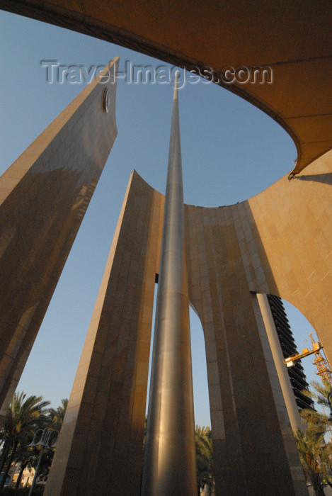 kuwait14: Kuwait city: monument on Al-Safat Square - photo by M.Torres - (c) Travel-Images.com - Stock Photography agency - the Global Image Bank