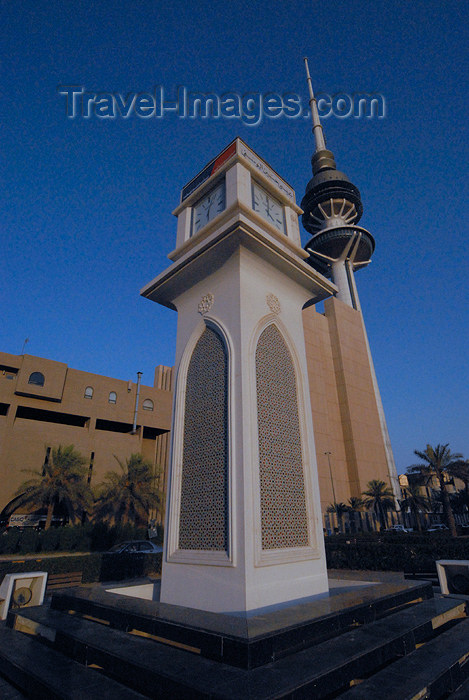 kuwait15: Kuwait city: street clock and Liberation Tower - photo by M.Torres - (c) Travel-Images.com - Stock Photography agency - the Global Image Bank