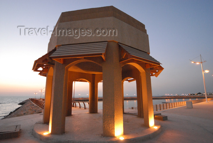 kuwait26: Kuwait city: dusk on the Corniche - Arabian Gulf Street - photo by M.Torres - (c) Travel-Images.com - Stock Photography agency - the Global Image Bank