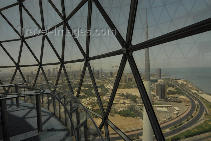 kuwait55: Kuwait city: Kuwait towers - observation deck - looking west along Arabian Gulf street - belvedere terrace - photo by M.Torres - (c) Travel-Images.com - Stock Photography agency - the Global Image Bank