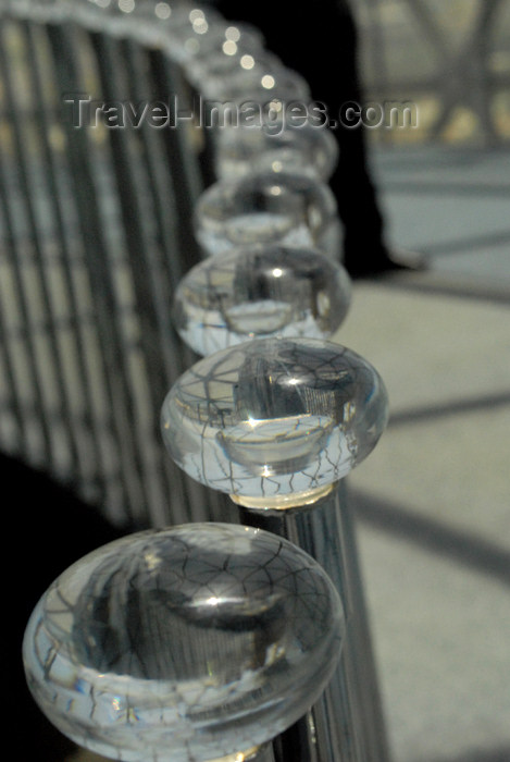 kuwait63: Kuwait city: Kuwait towers - unusual hand rail - photo by M.Torres - (c) Travel-Images.com - Stock Photography agency - the Global Image Bank