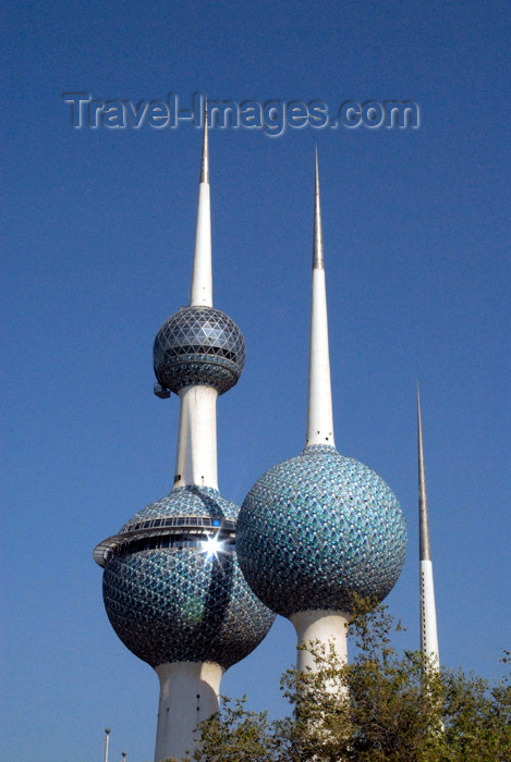 kuwait77: Kuwait city: Kuwait towers - seen from Arabian Gulf street - photo by M.Torres - (c) Travel-Images.com - Stock Photography agency - the Global Image Bank