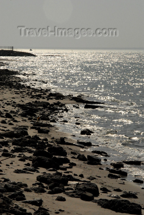 kuwait78: Kuwait city: beach west of Kuwait towers - Dasman district - photo by M.Torres - (c) Travel-Images.com - Stock Photography agency - the Global Image Bank