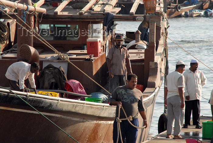 kuwait97: Kuwait city: dow and crew - photo by M.Torres - (c) Travel-Images.com - Stock Photography agency - the Global Image Bank