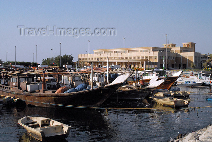 kuwait98: Kuwait city: fishermen's port and the fish market - photo by M.Torres - (c) Travel-Images.com - Stock Photography agency - the Global Image Bank