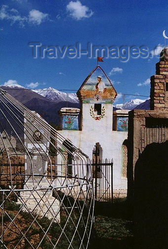 kyrgyzstan12: Kyrgyzstan - Lake Issyk-Kul - Ysyk-Kol oblast: graves and after life yurts - cemetery - photo by G.Frysinger - (c) Travel-Images.com - Stock Photography agency - Image Bank