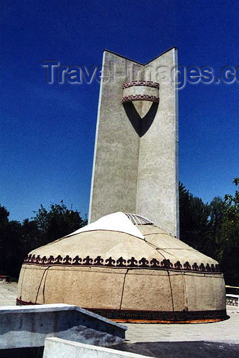 kyrgyzstan15: Kyrgyzstan - Osh, Osh oblast: Museum celebrating 50 years of Kyrgyzstan - monument and yurt / ger / central asian yurta - phto by G.Frysinger - (c) Travel-Images.com - Stock Photography agency - Image Bank