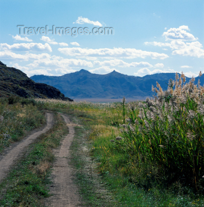 kyrgyzstan16: Kyrgyzstan - Karakol region - Jalal-Abad oblast: rural road - photo by V.Sidoropolev - (c) Travel-Images.com - Stock Photography agency - Image Bank