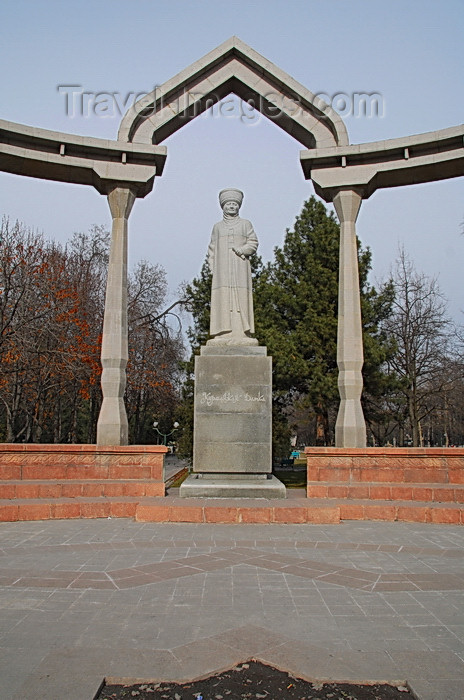 kyrgyzstan28: Bishkek, Kyrgyzstan: Kurmandjan Datka - 'Tsarina of the Alai' - monument on Chui avenue - photo by M.Torres - (c) Travel-Images.com - Stock Photography agency - Image Bank